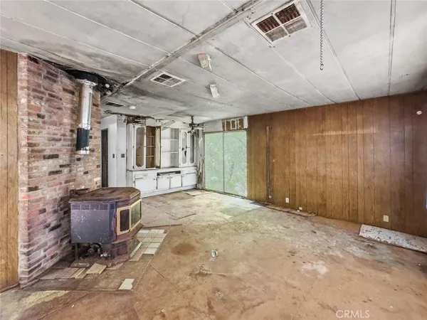 a view of a storage & utility room