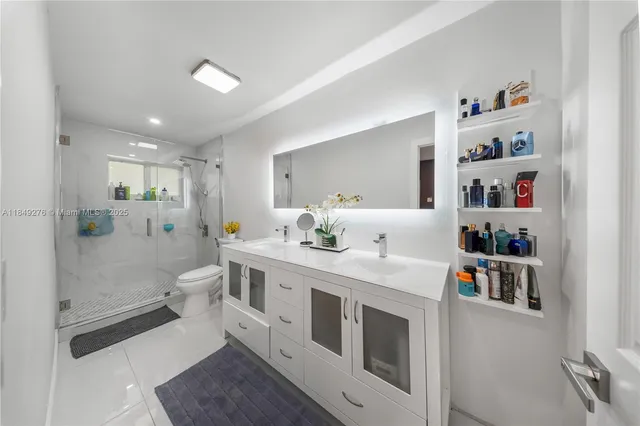 a very nice looking room with a baby crib