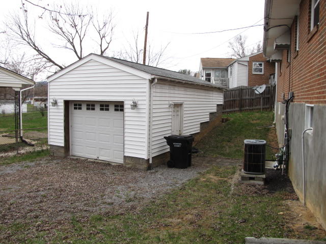5504 Daytona Road Roanoke, VA 24019 - Photo 4 of 14 IMG_1558