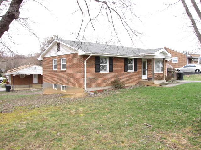 5504 Daytona Road Roanoke, VA 24019 - Photo 7 of 14 IMG_1542