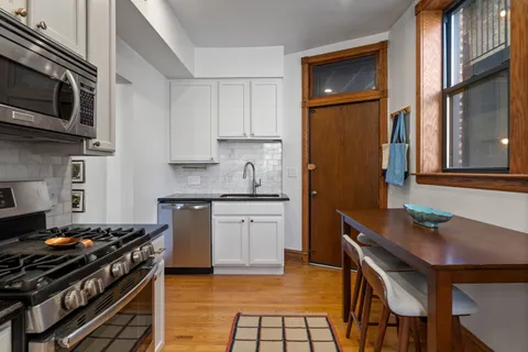 $375,000 | 846 West Newport Avenue, Unit 1N, Chicago, IL 60657