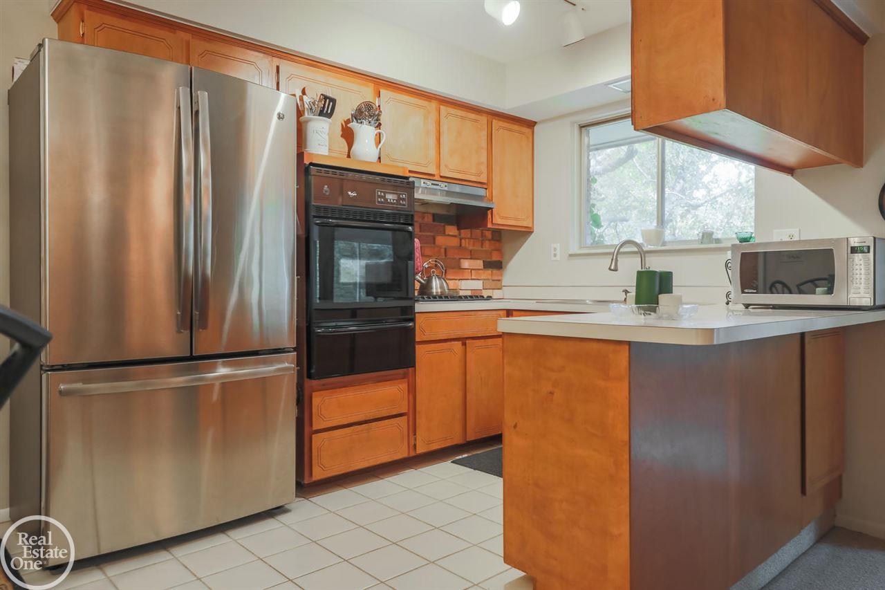 5517 Commerce Road West Bloomfield, MI 48324 - Photo 21 of 33 31363233-20.JPG