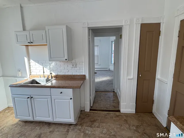 $1,075 | 183 East Main Street, Middletown, CT 06457