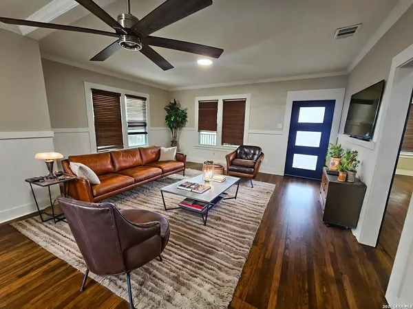 $344,900 | 624 South Austin Street, Seguin, TX 78155