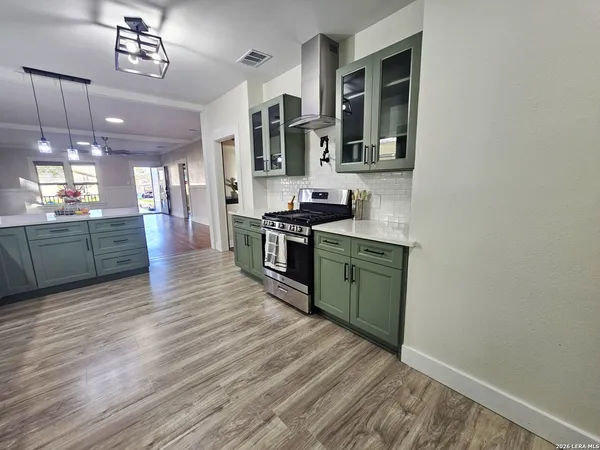 $344,900 | 624 South Austin Street, Seguin, TX 78155