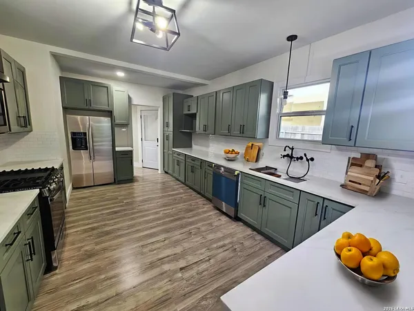 $344,900 | 624 South Austin Street, Seguin, TX 78155