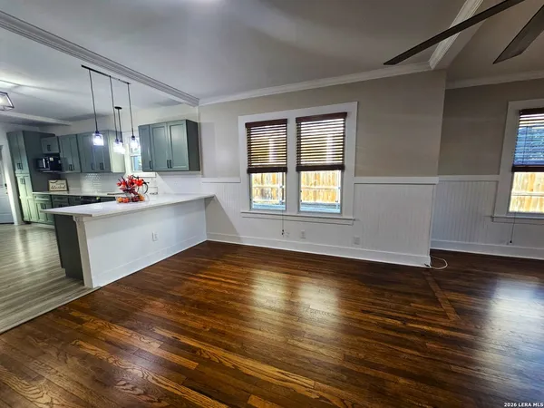 $344,900 | 624 South Austin Street, Seguin, TX 78155