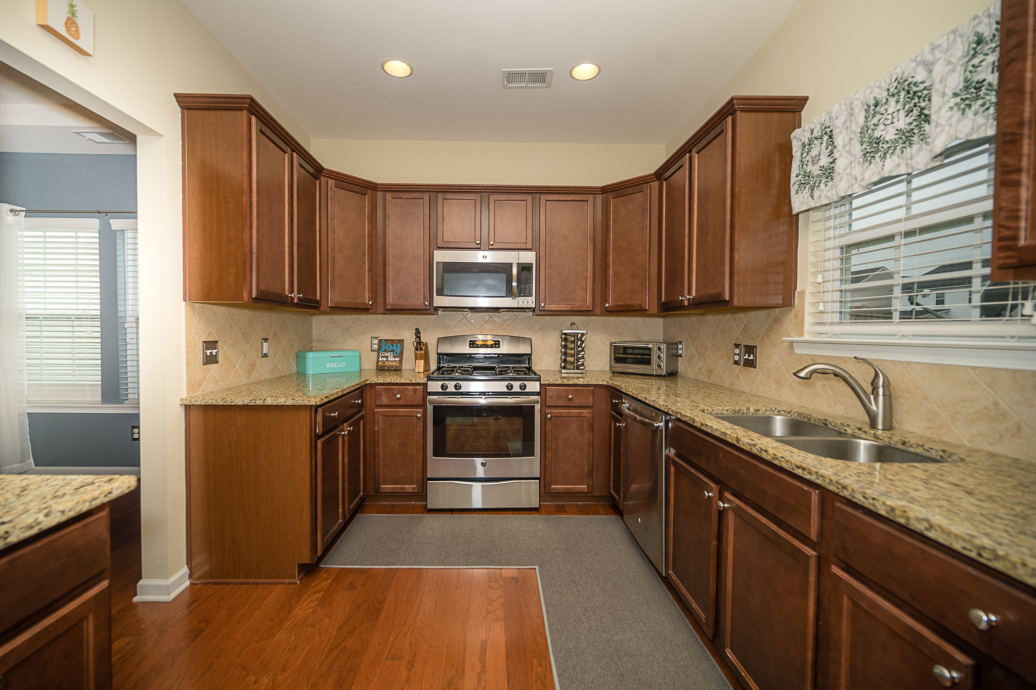 324 Beautyberry Road Summerville, SC 29486 - Photo 12 of 57 Kitchen