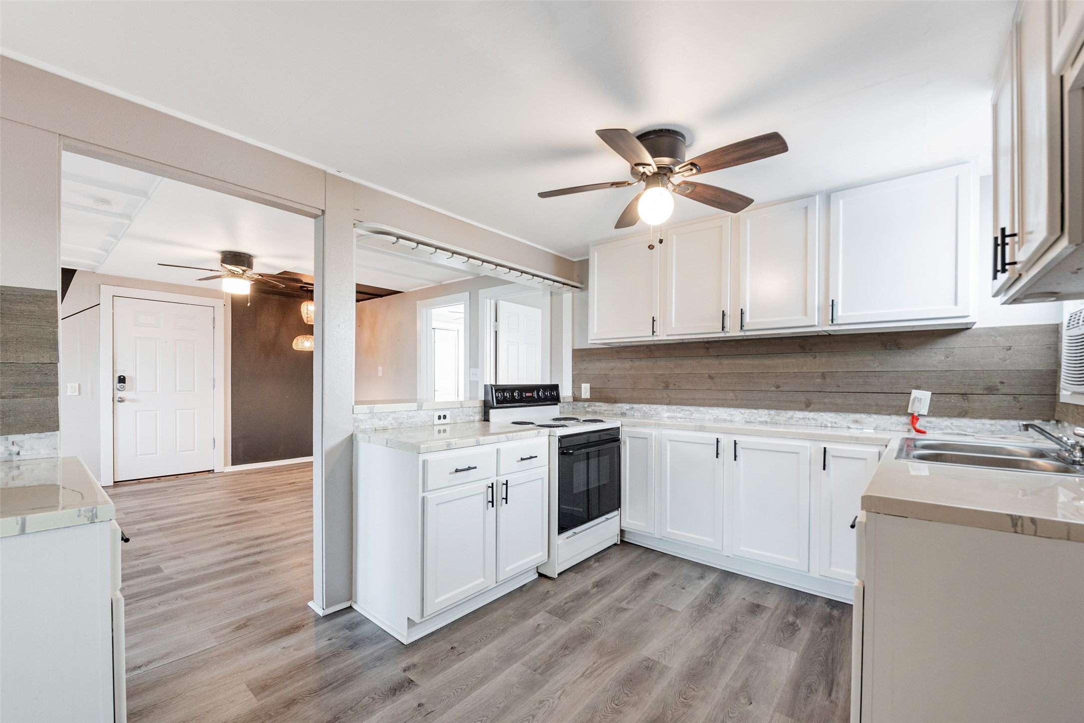 514 Texas Street Surfside Beach, TX 77541 - Photo 11 of 42