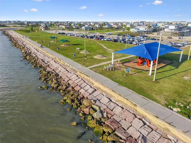 $225,000 | 514 Texas Street, Surfside Beach, TX 77541