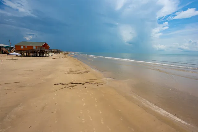 $225,000 | 514 Texas Street, Surfside Beach, TX 77541