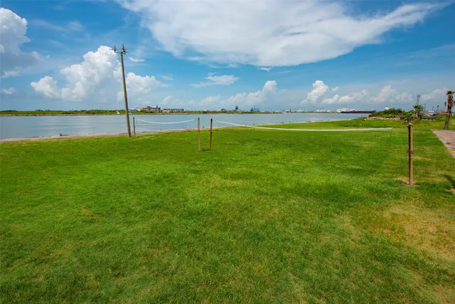 $225,000 | 514 Texas Street, Surfside Beach, TX 77541