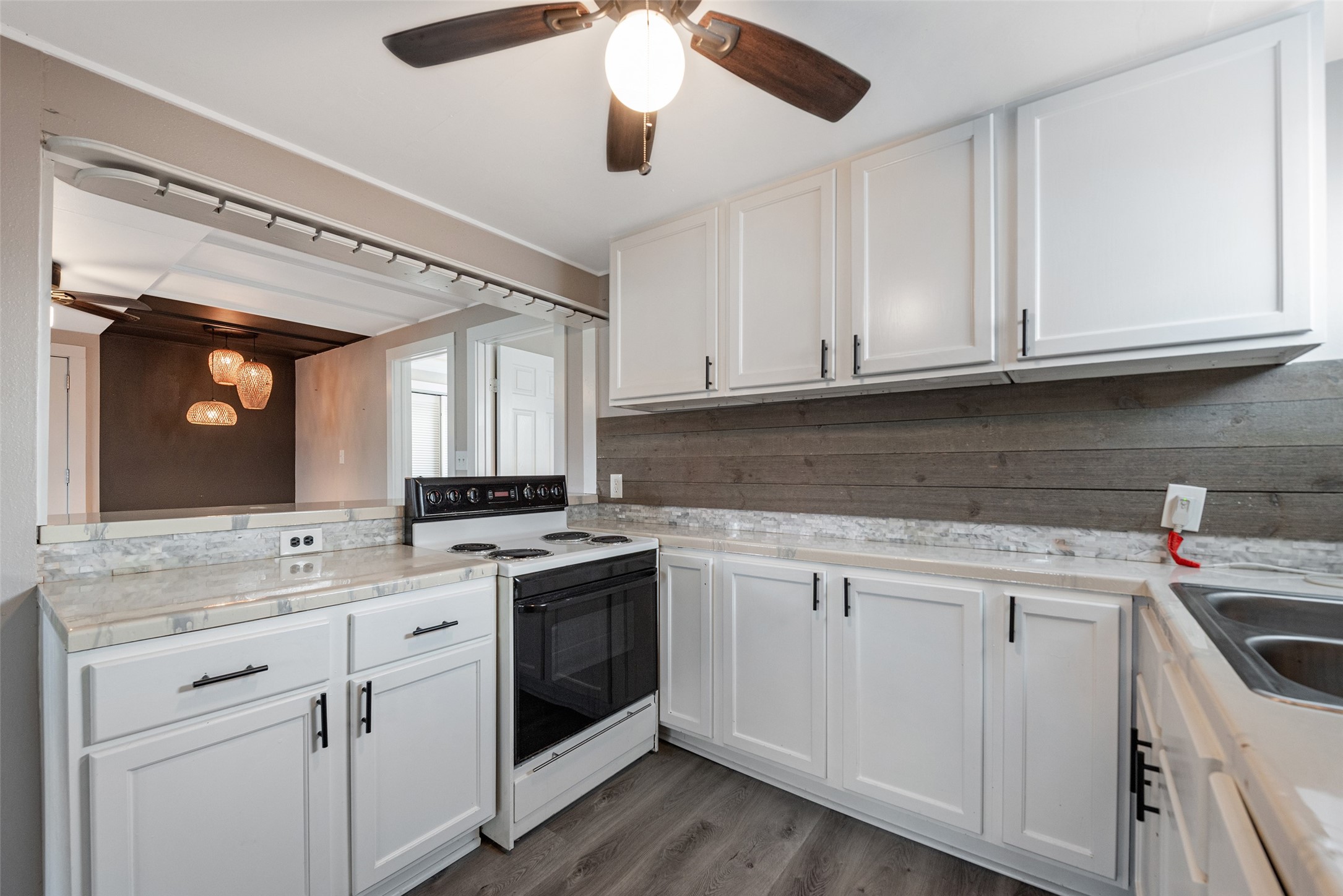 514 Texas Street Surfside Beach, TX 77541 - Photo 9 of 42