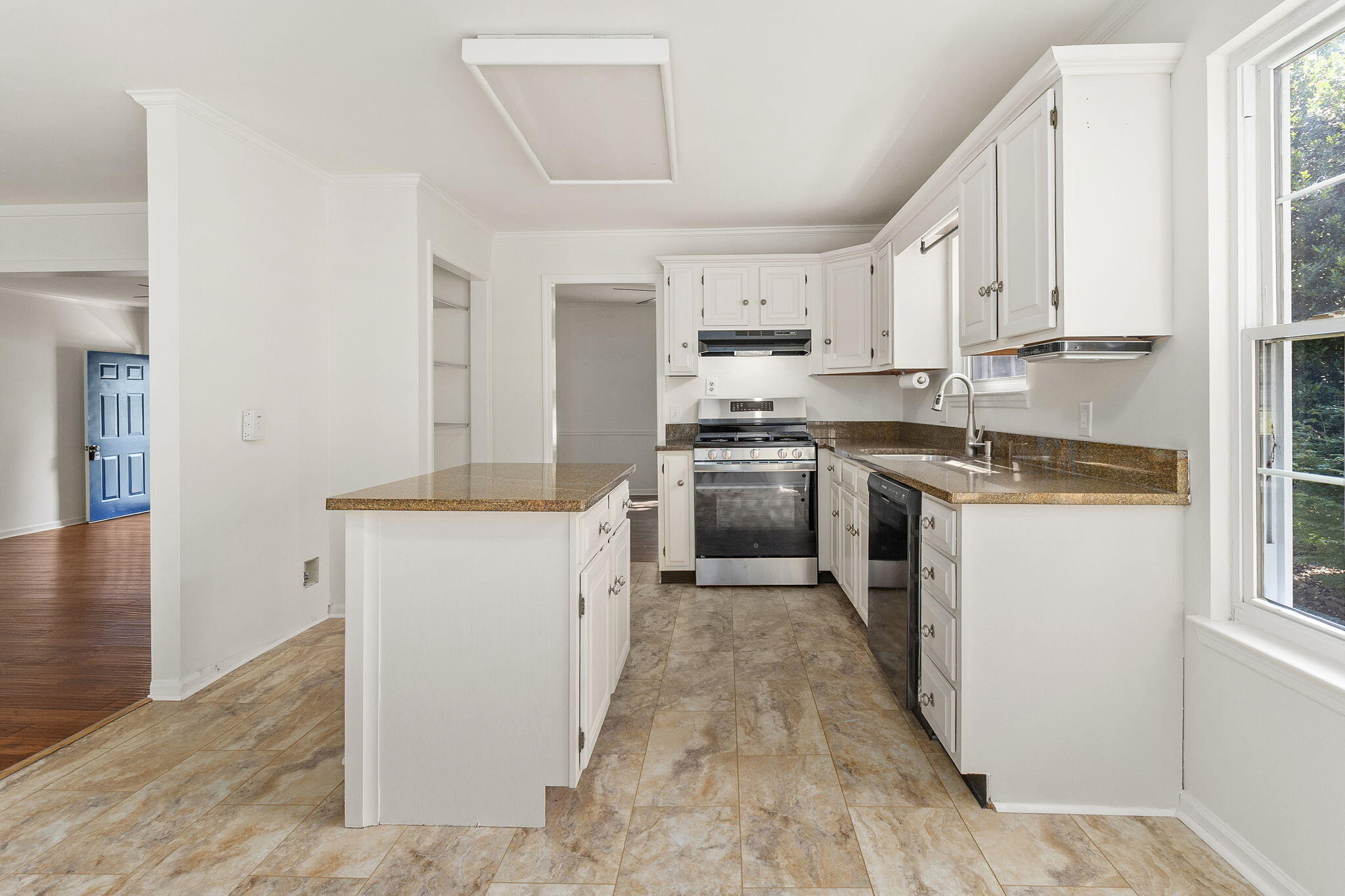 1808 Hidden Harbor Road Hixson, TN 37343 - Photo 14 of 73 solid wood cabinetry