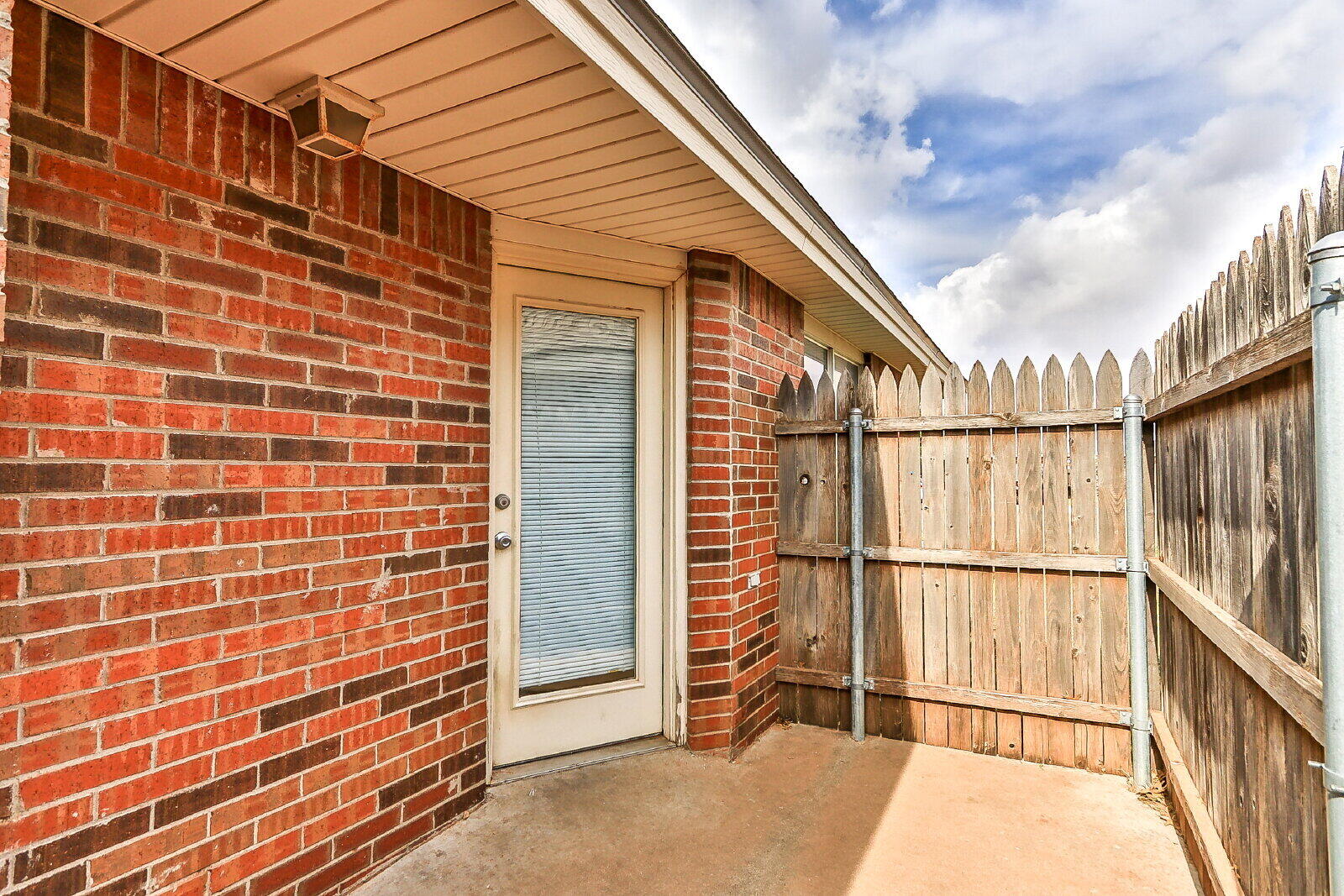 606 North Englewood Avenue, Unit A Lubbock, TX 79416 - Photo 16 of 19 a view of a balcony