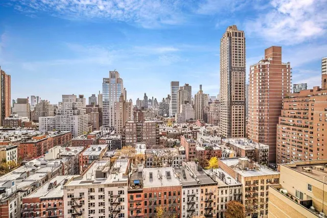 a picture of a park with an bench