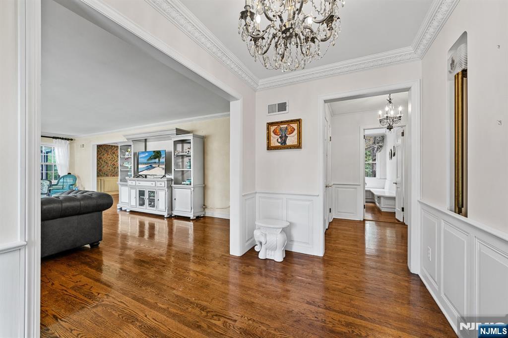 328 West Ridgewood Avenue Ridgewood, NJ 07450 - Photo 4 of 49