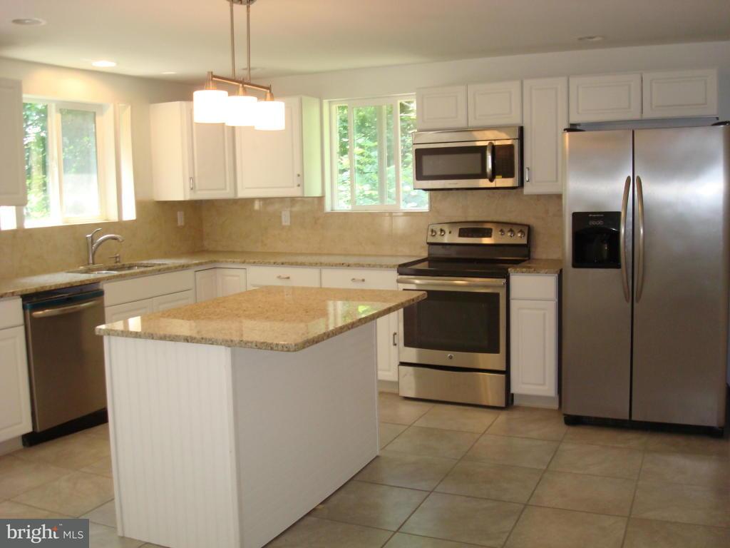 638 Bean Hill Road Lancaster, PA 17603 - Photo 3 of 16 Gallery Image 3
