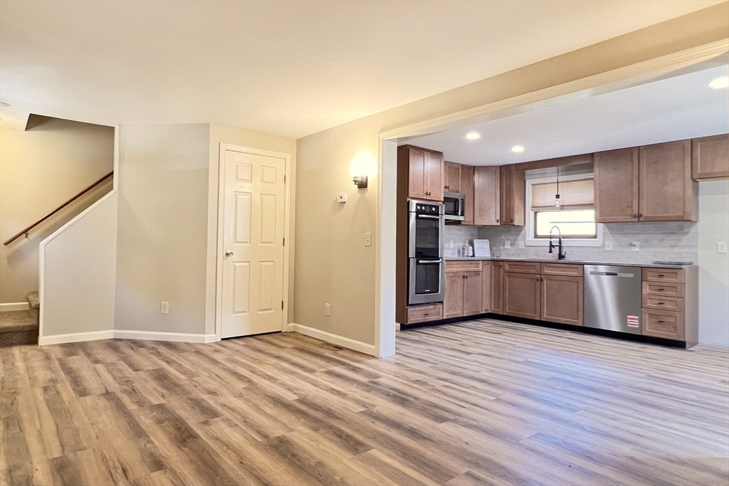 31 Crawford Circle Springfield, MA 01108 - Photo 6 of 41