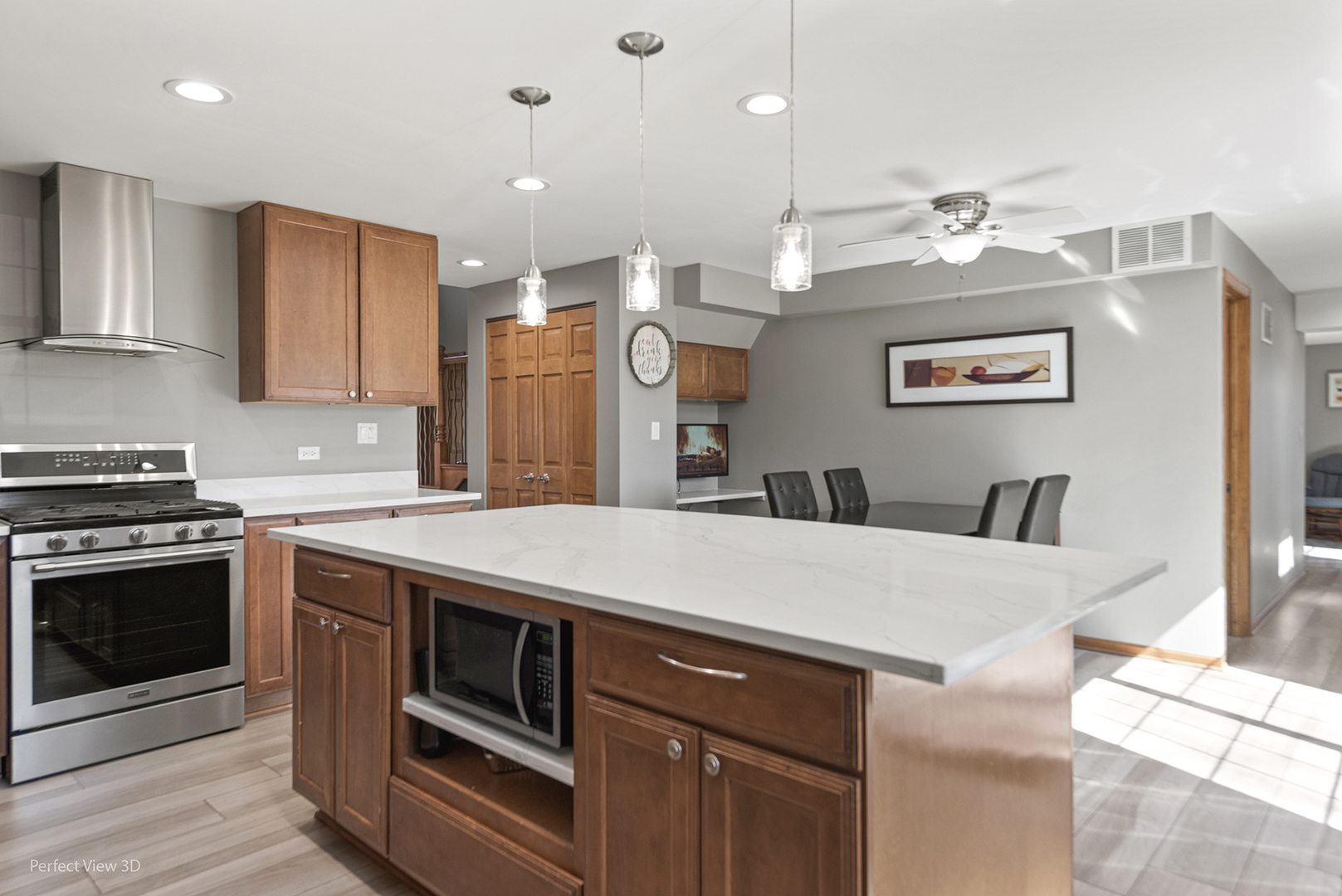 317 Mashpee Lane Schaumburg, IL 60169 - Photo 9 of 26