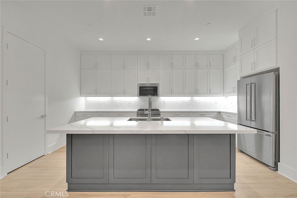 28 Remy Lane Montebello, CA 90640 - Photo 17 of 68 Kitchen