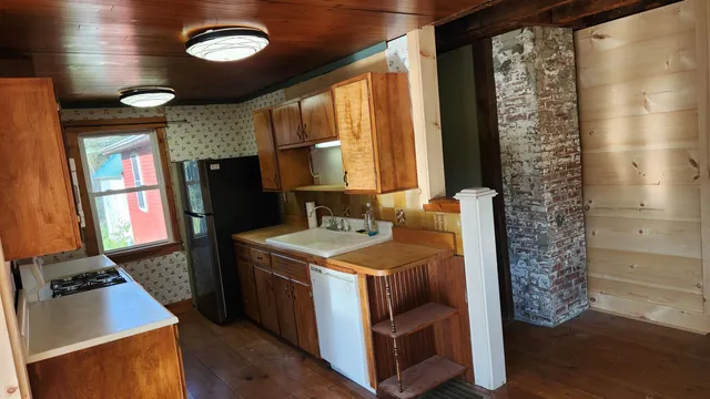 $425,000 | 79 Lund Lane, Granby, VT 05840