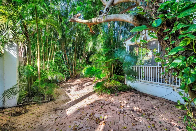 $5,995,000 | 228 Phipps Plaza, Palm Beach, FL 33480