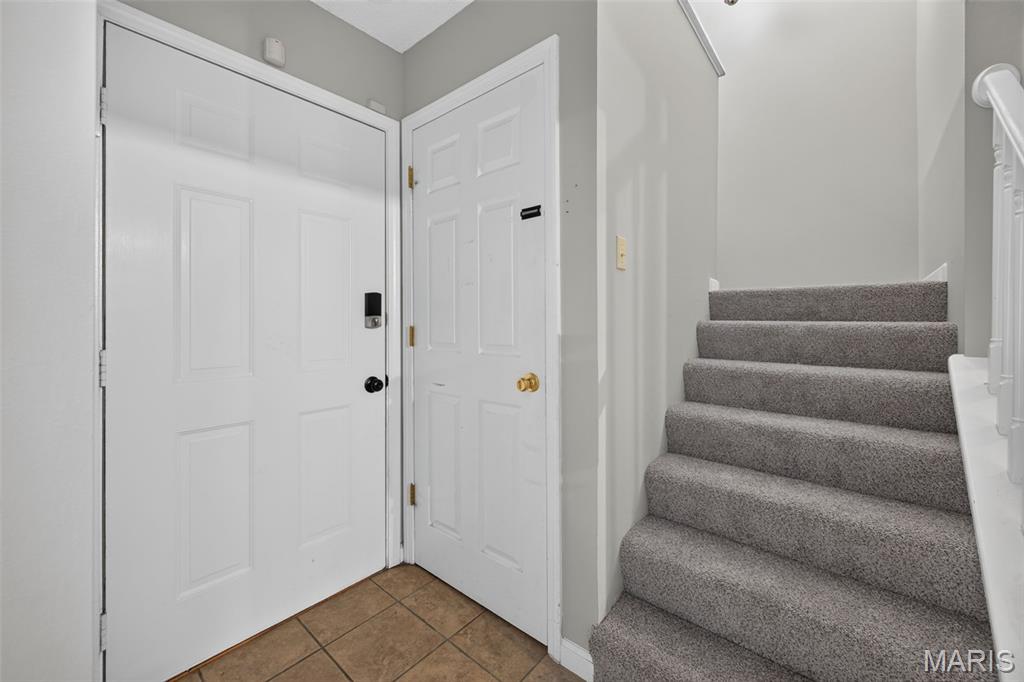 2358 Hidden Meadow Lane Ballwin, MO 63021 - Photo 7 of 44