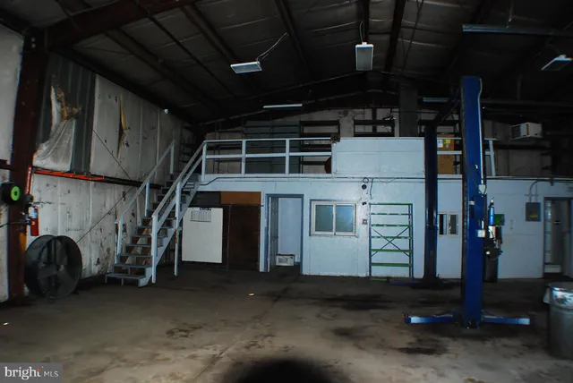 a view of room with walk in closet