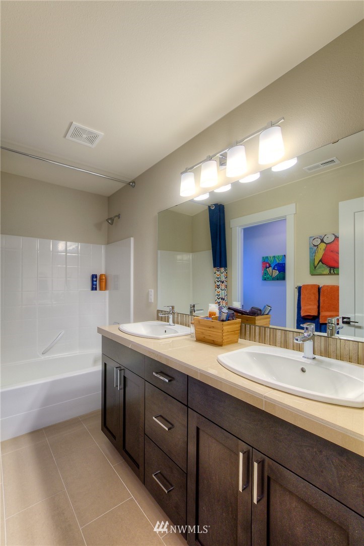 5748 Northeast 7th Court Renton, WA 98059 - Photo 12 of 18