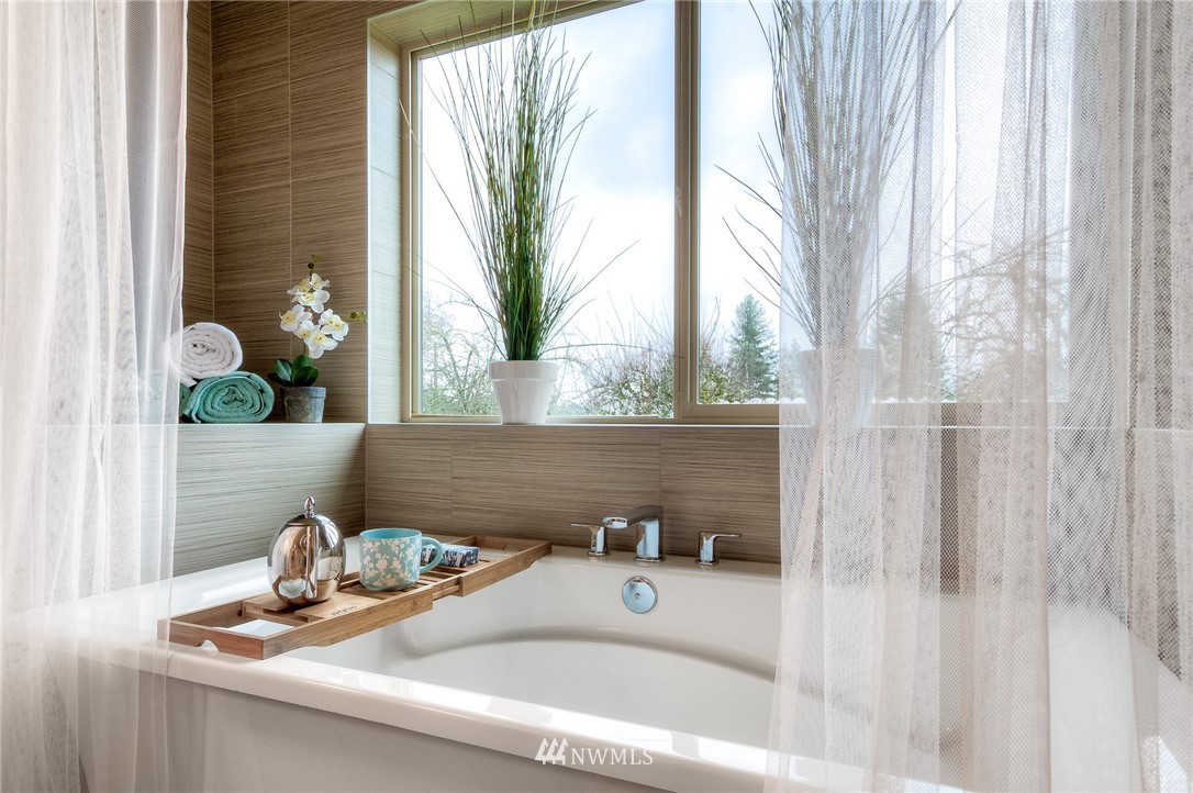 5748 Northeast 7th Court Renton, WA 98059 - Photo 18 of 18