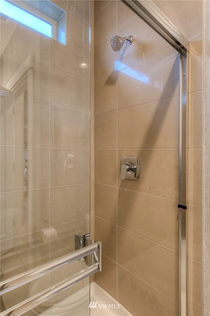 5748 Northeast 7th Court Renton, WA 98059 - Photo 6 of 18