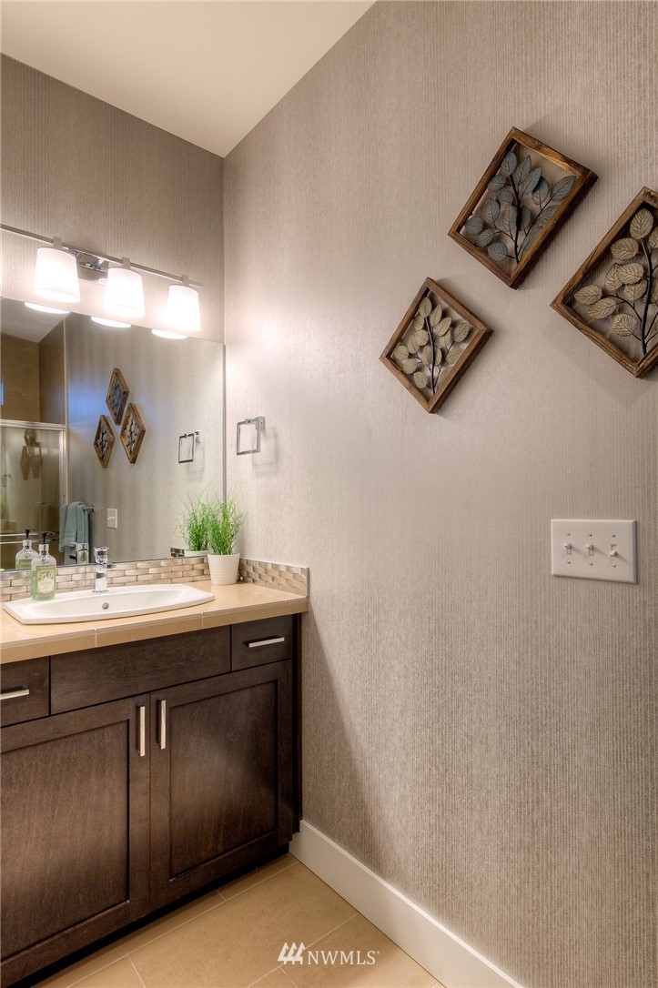 5748 Northeast 7th Court Renton, WA 98059 - Photo 7 of 18