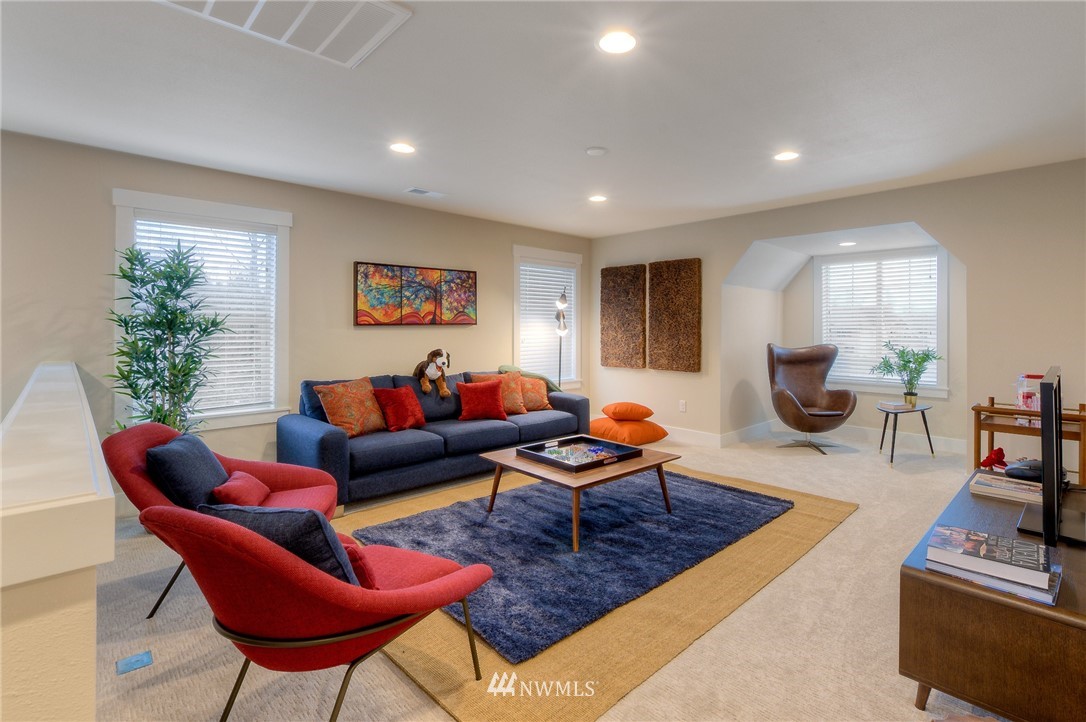 5748 Northeast 7th Court Renton, WA 98059 - Photo 8 of 18