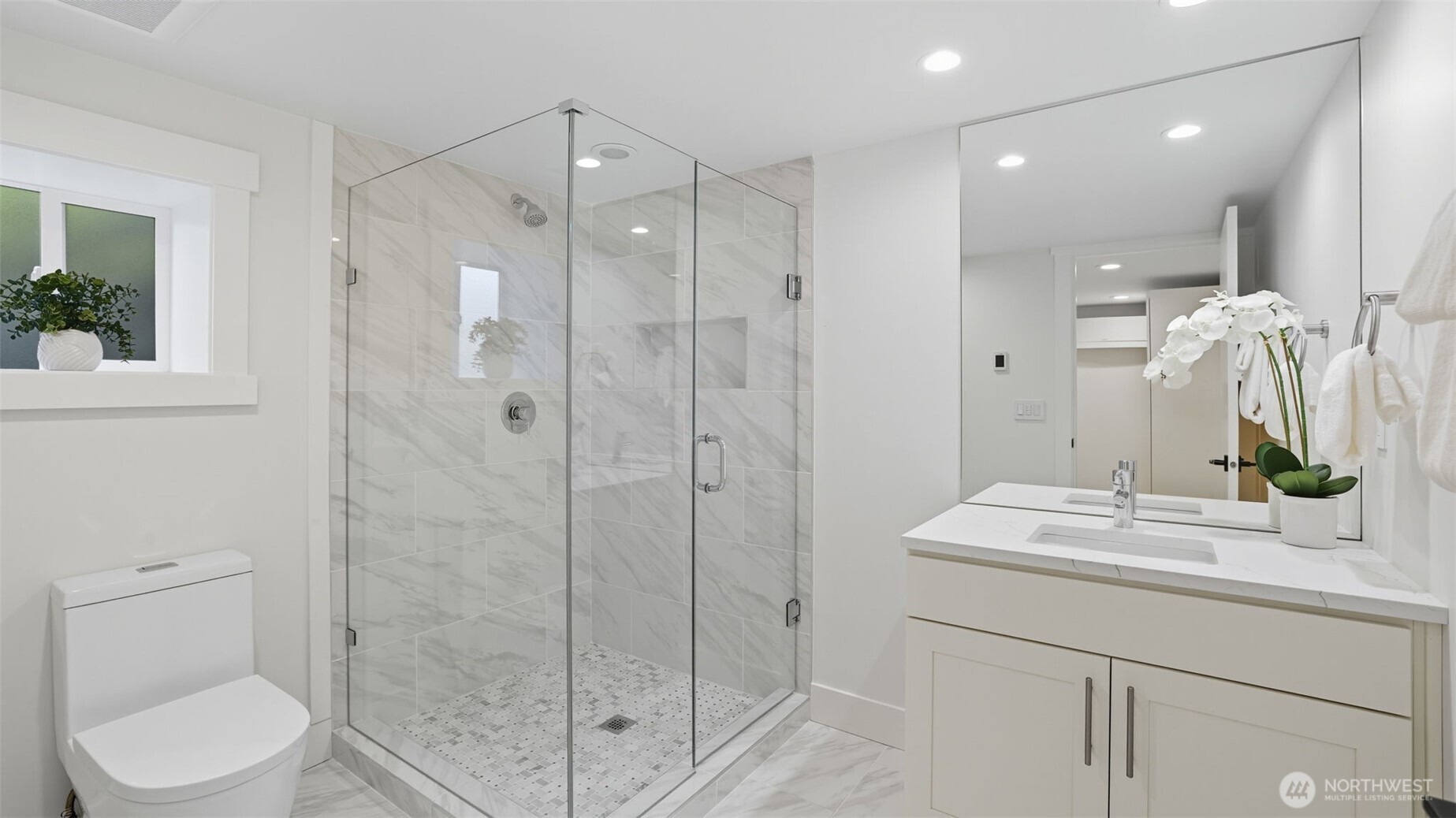 4527 West Raye Street Seattle, WA 98199 - Photo 18 of 39
