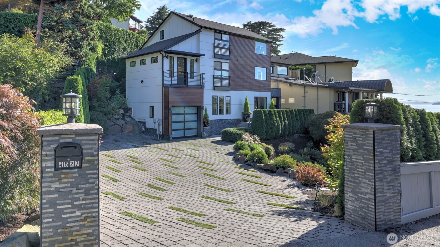 4527 West Raye Street Seattle, WA 98199 - Photo 5 of 39