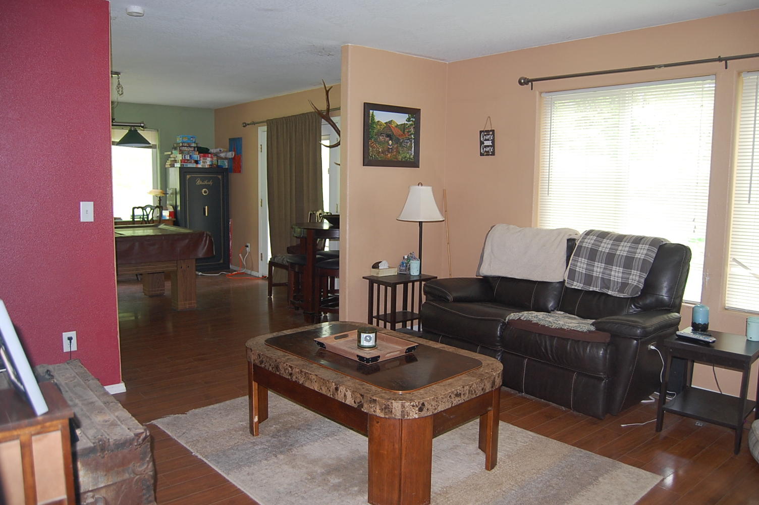 2088 Robinson Road Grants Pass, OR 97527 - Photo 2 of 24 Living Room