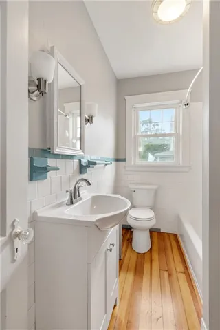 $2,800 | 113 Maple Avenue, Barrington, RI 02806