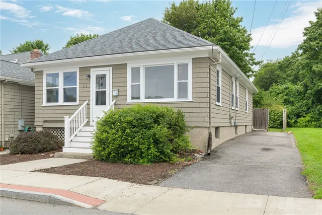$2,800 | 113 Maple Avenue, Barrington, RI 02806
