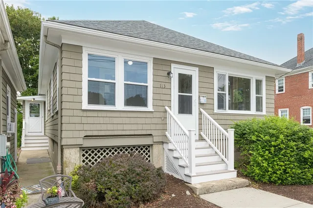 $2,800 | 113 Maple Avenue, Barrington, RI 02806