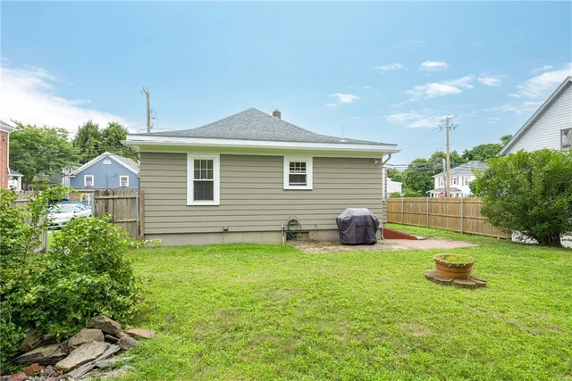 $2,800 | 113 Maple Avenue, Barrington, RI 02806