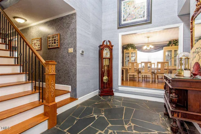 a view of front door with dining area