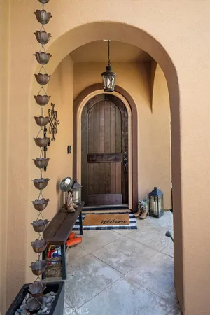 a view of entryway with a front door