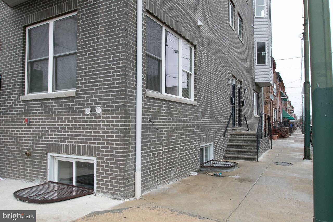 1639 South 22nd Street Philadelphia, PA 19145 - Photo 3 of 27
