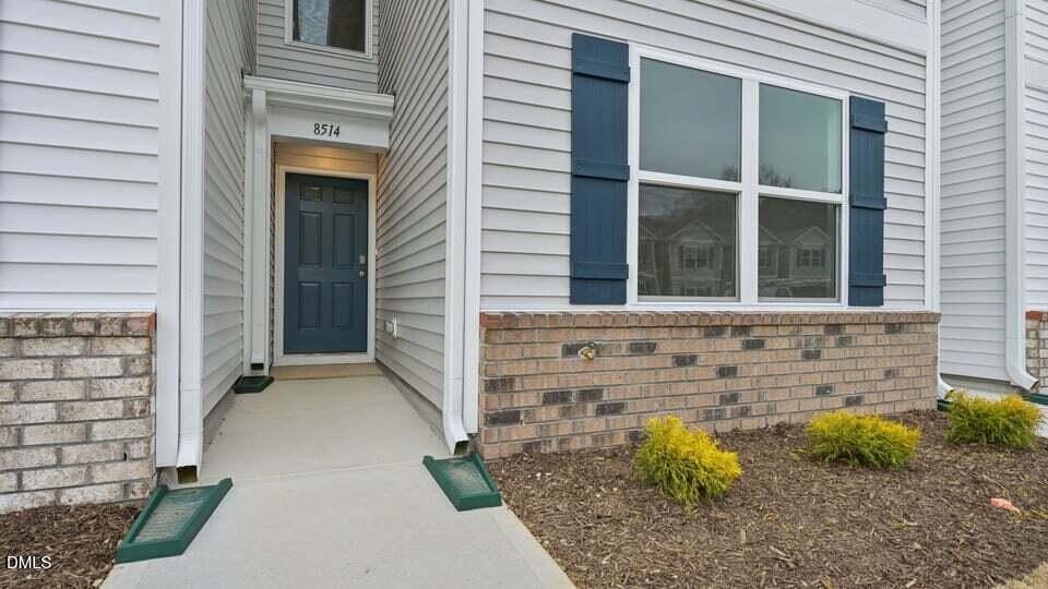 5820 Brambleberry Way Raleigh, NC 27616 - Photo 4 of 38 4-custom-Beckett Chase Wy-004