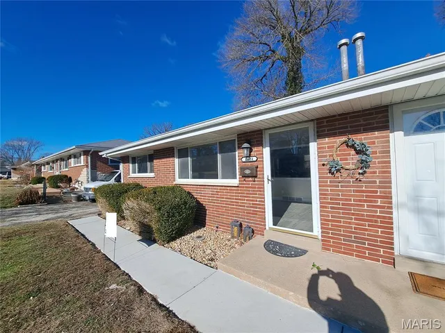 $1,400 | 2414 Chesstal Street, St. Charles, MO 63301