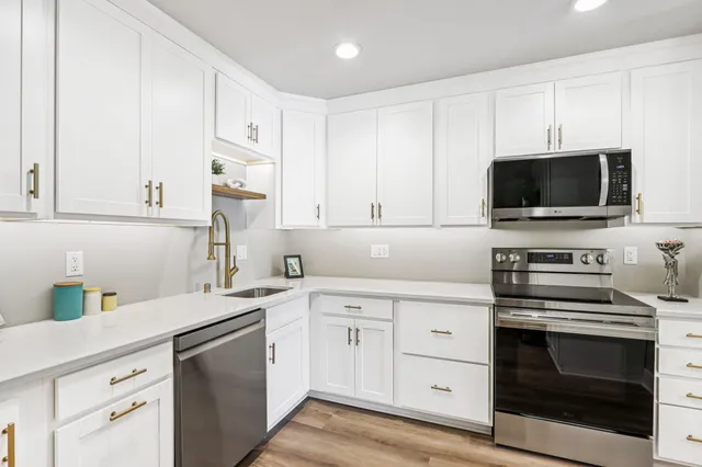 $269,900 | 303 East Henry Clay Street, Unit 306, Whitefish Bay, WI 53217