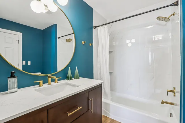 $279,000 | 303 East Henry Clay Street, Unit 306, Whitefish Bay, WI 53217