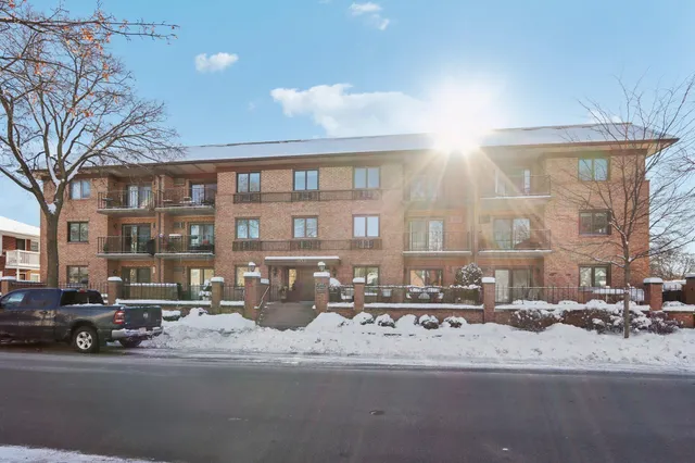 $279,000 | 303 East Henry Clay Street, Unit 306, Whitefish Bay, WI 53217