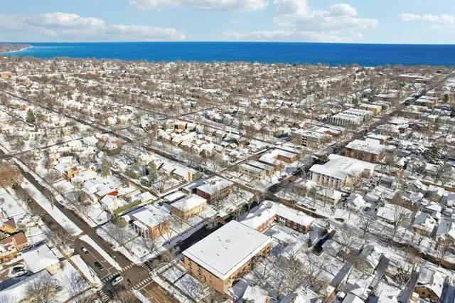 $279,000 | 303 East Henry Clay Street, Unit 306, Whitefish Bay, WI 53217